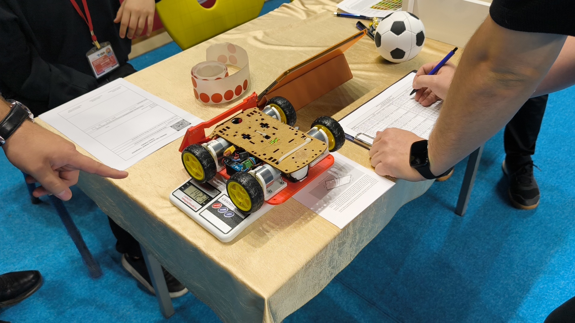 Kütahya’da Öğrencilerin Tasarımı Robotlar Yarıştı (4)