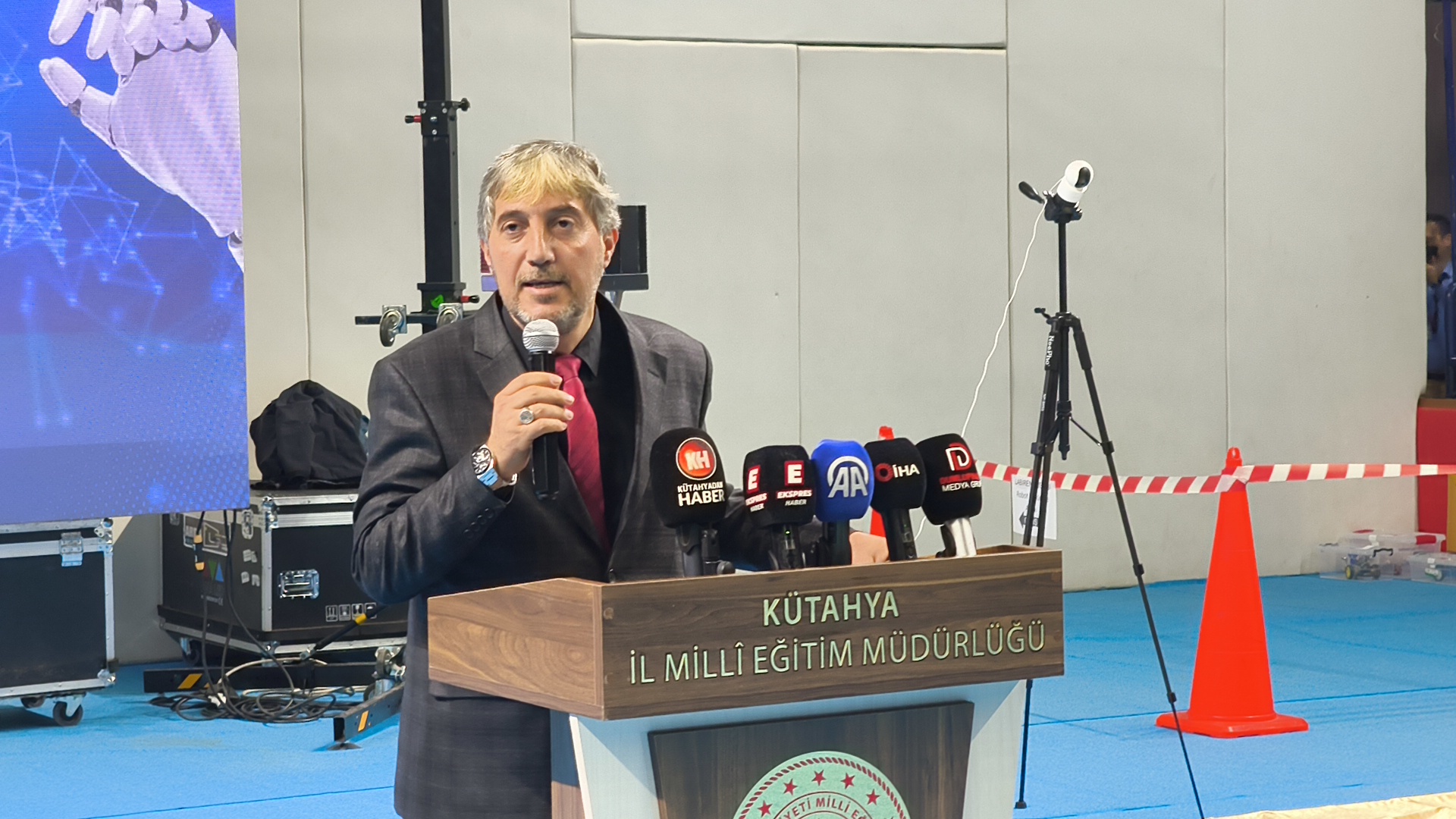 Kütahya’da Öğrencilerin Tasarımı Robotlar Yarıştı (5)