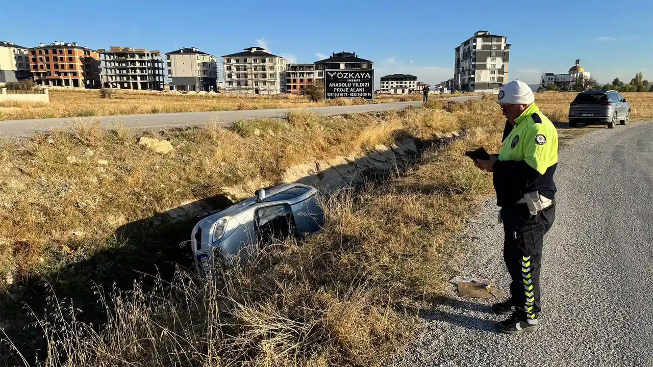 Kütahya'da Öğretmenin Kullandığı Otomobil Kanala Devrildi5