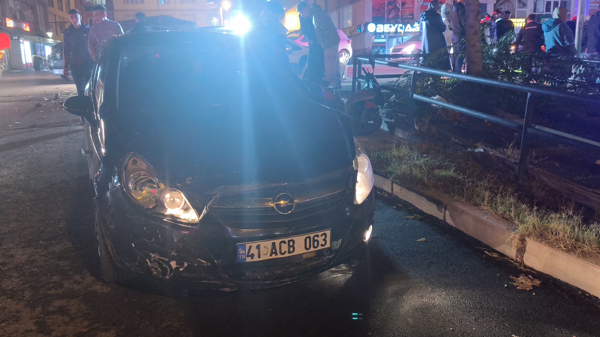 Kütahya’da Otomobille Motosiklet Çarpıştı, 2 Yaralı (2)