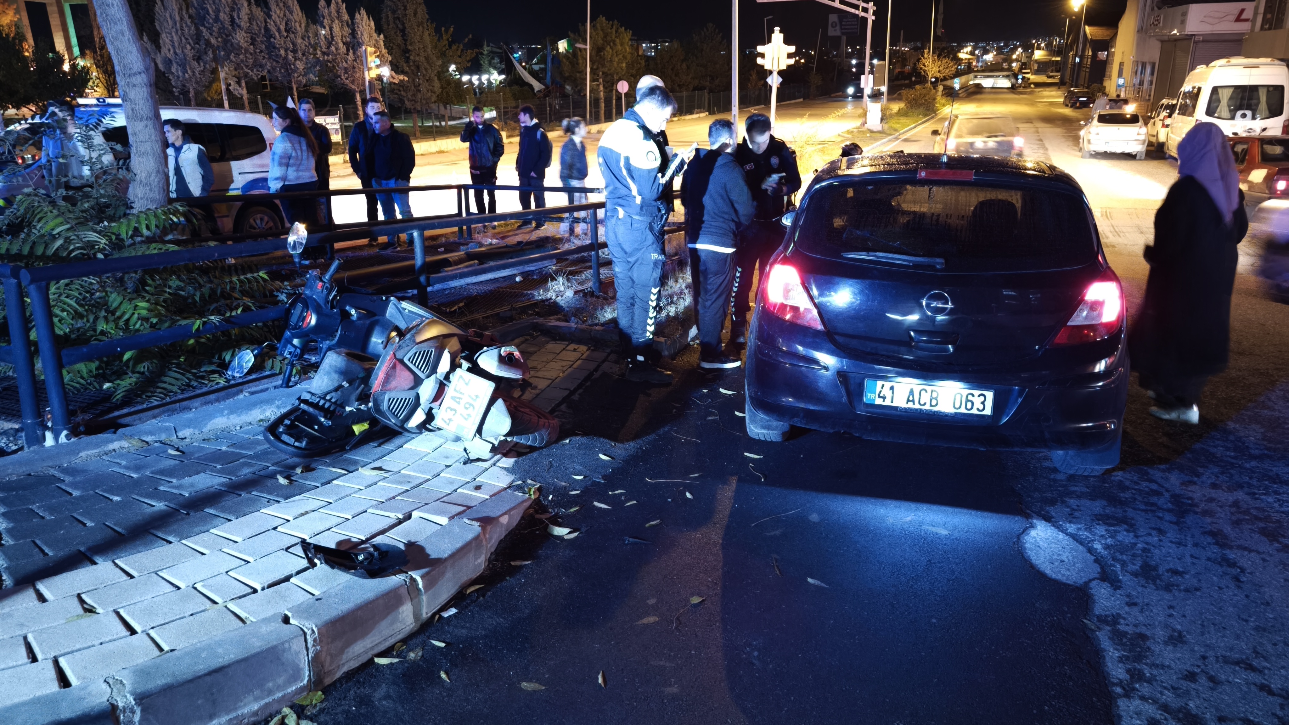 Kütahya’da Otomobille Motosiklet Çarpıştı, 2 Yaralı (4)