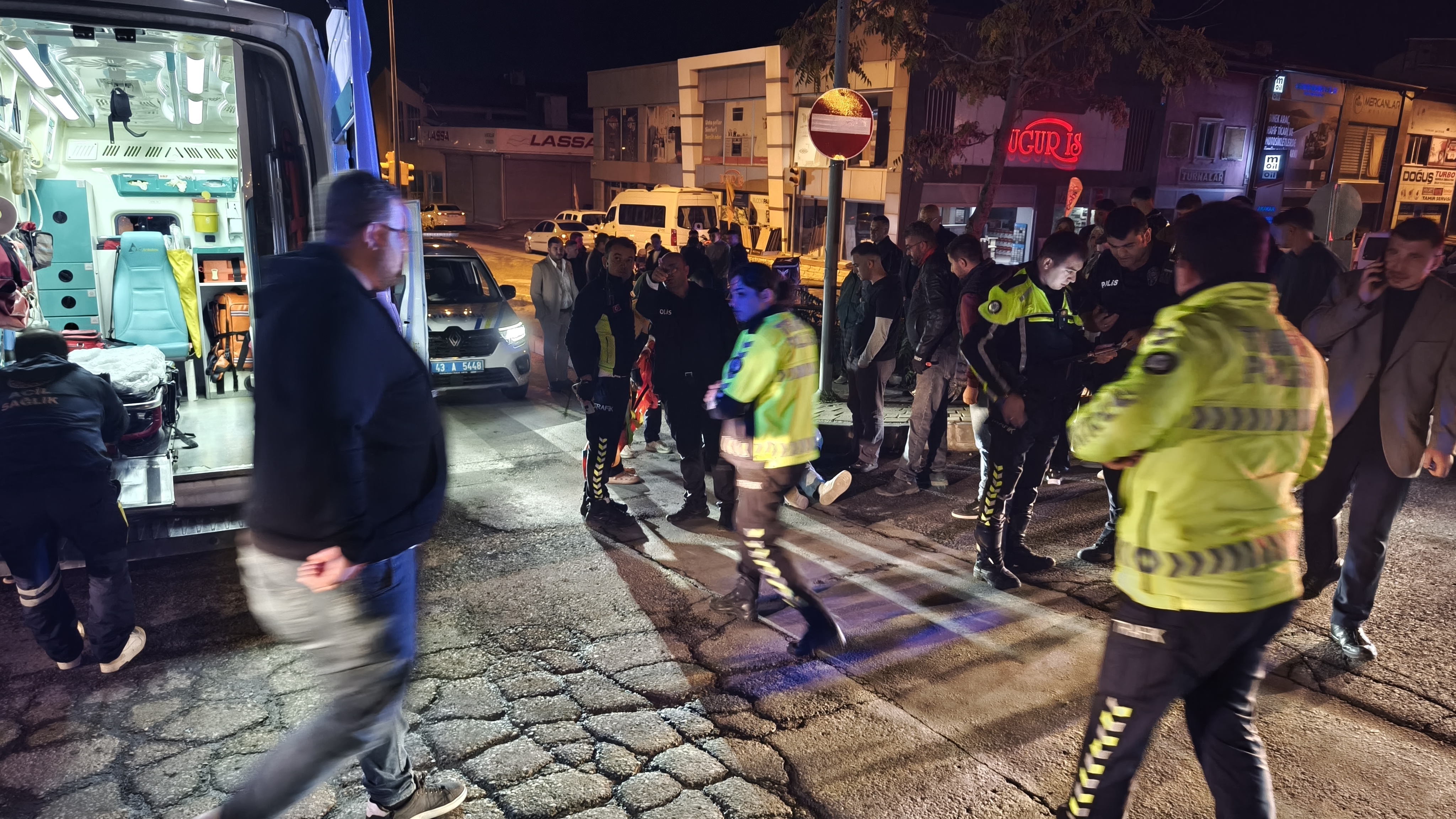 Kütahya’da Otomobille Motosiklet Çarpıştı, 2 Yaralı (6)