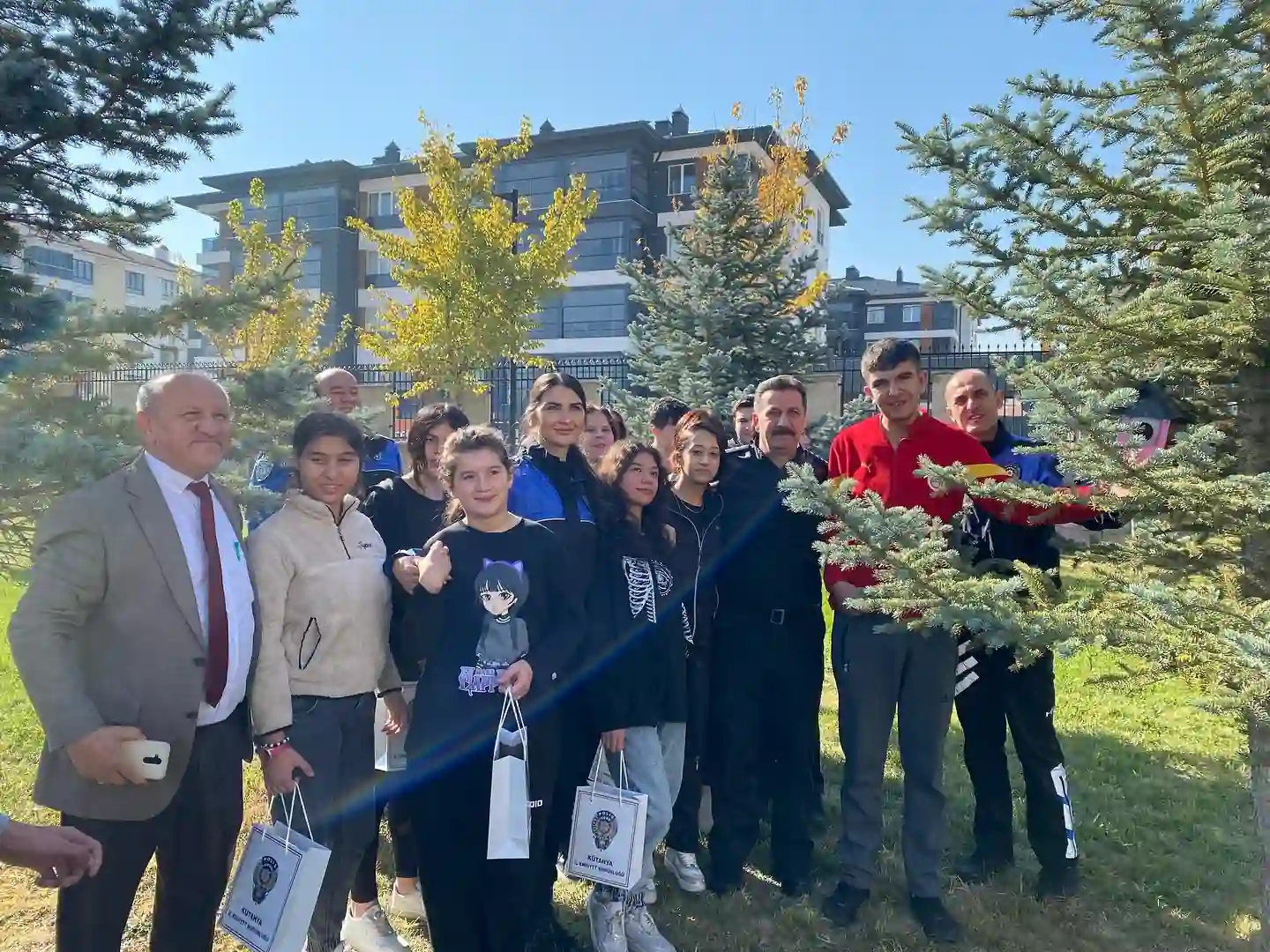 Kütahya’da Özel Çocukların Kuş Evleri, Emniyet Binasını Süsledi 1