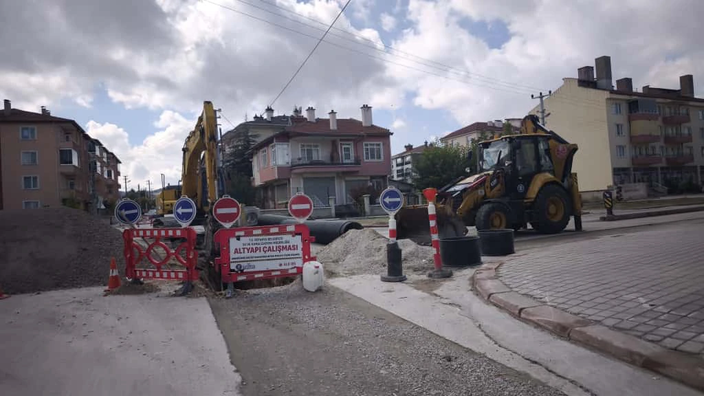 Kütahya’da Su Ve Kanalizasyon Çalışmaları Sürüyor