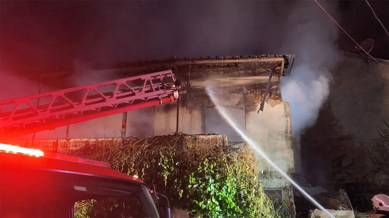 Kütahya’da Sultanbağı’nda Evde Yangın4