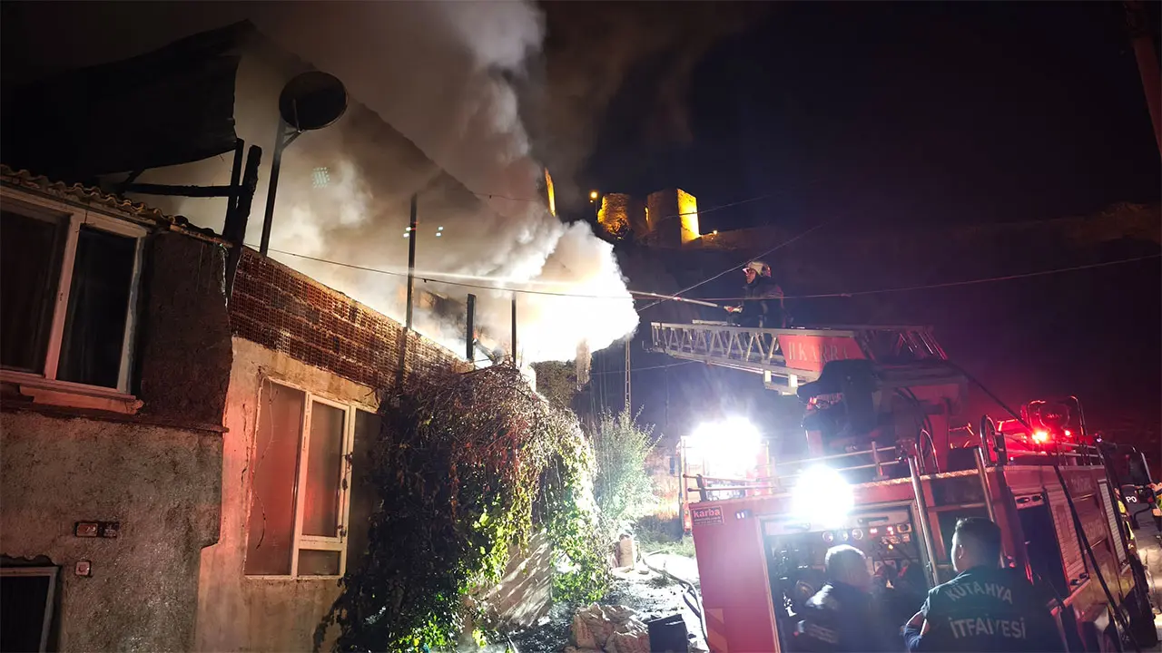 Kütahya’da Sultanbağı’nda Evde Yangın6
