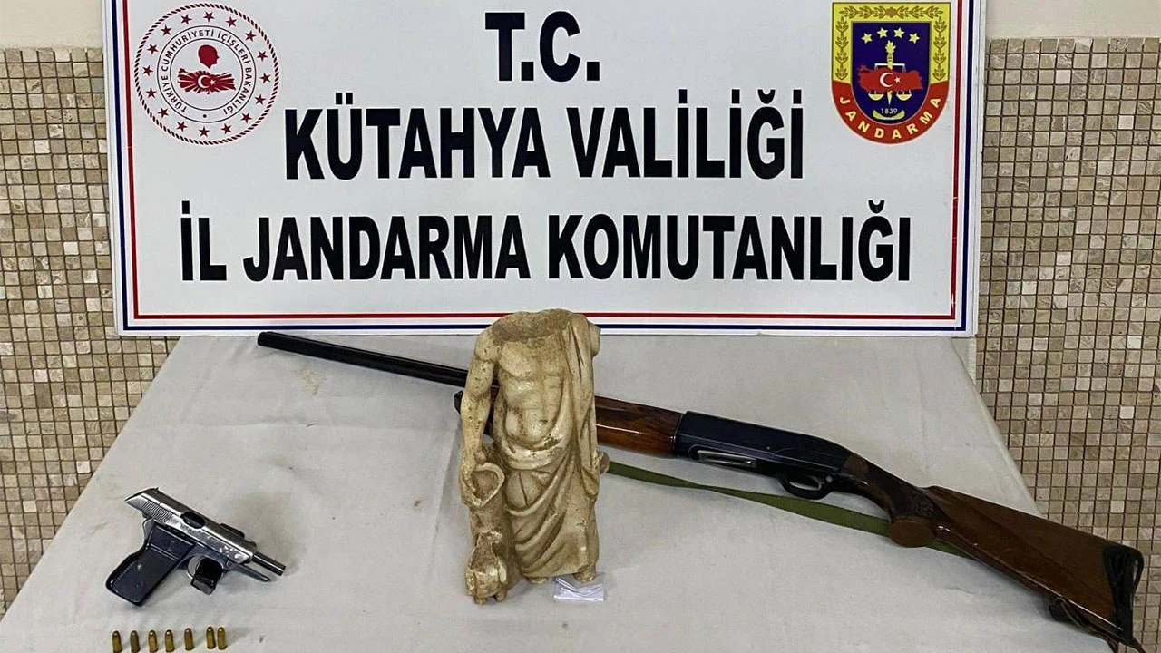 Kütahya'da Tanrı Heykeline Müşteri Arıyordu, Yakalandı2