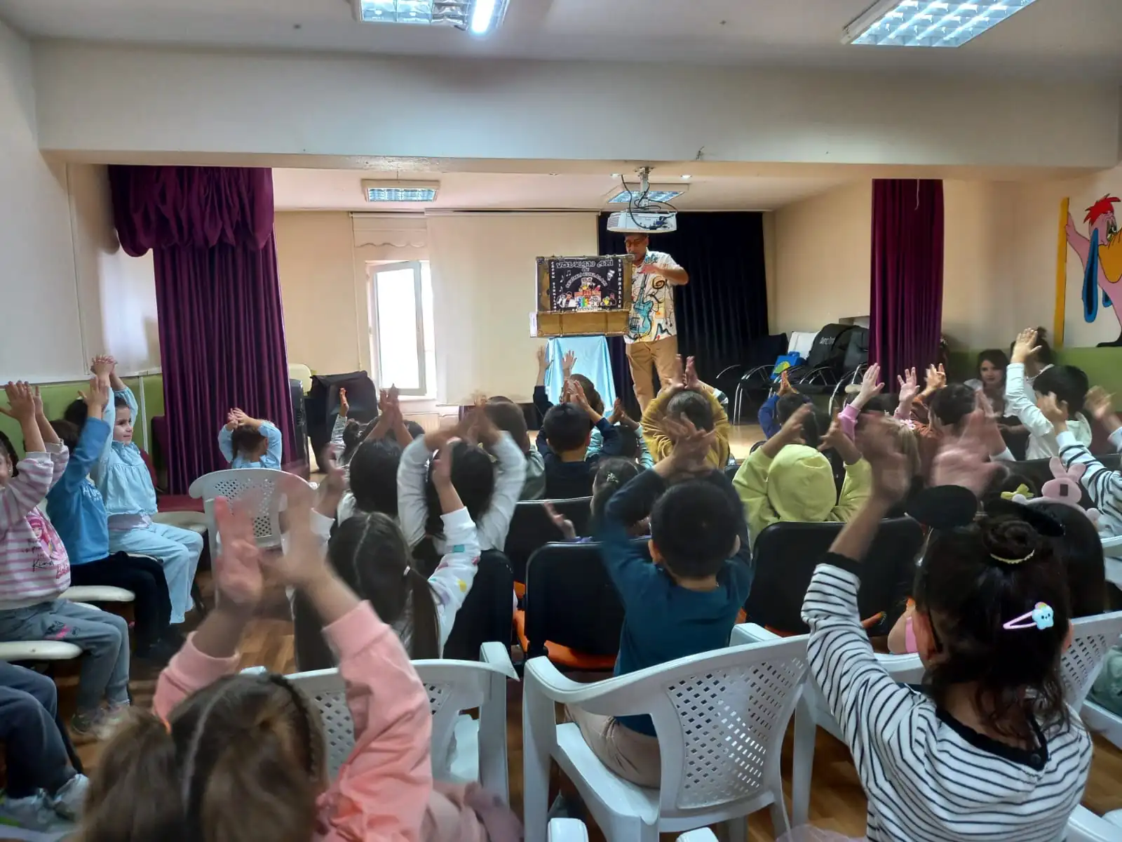 Kütahya’da Ünlü Vantrolog Volkan Yürük Öğrencilerle Buluştu3