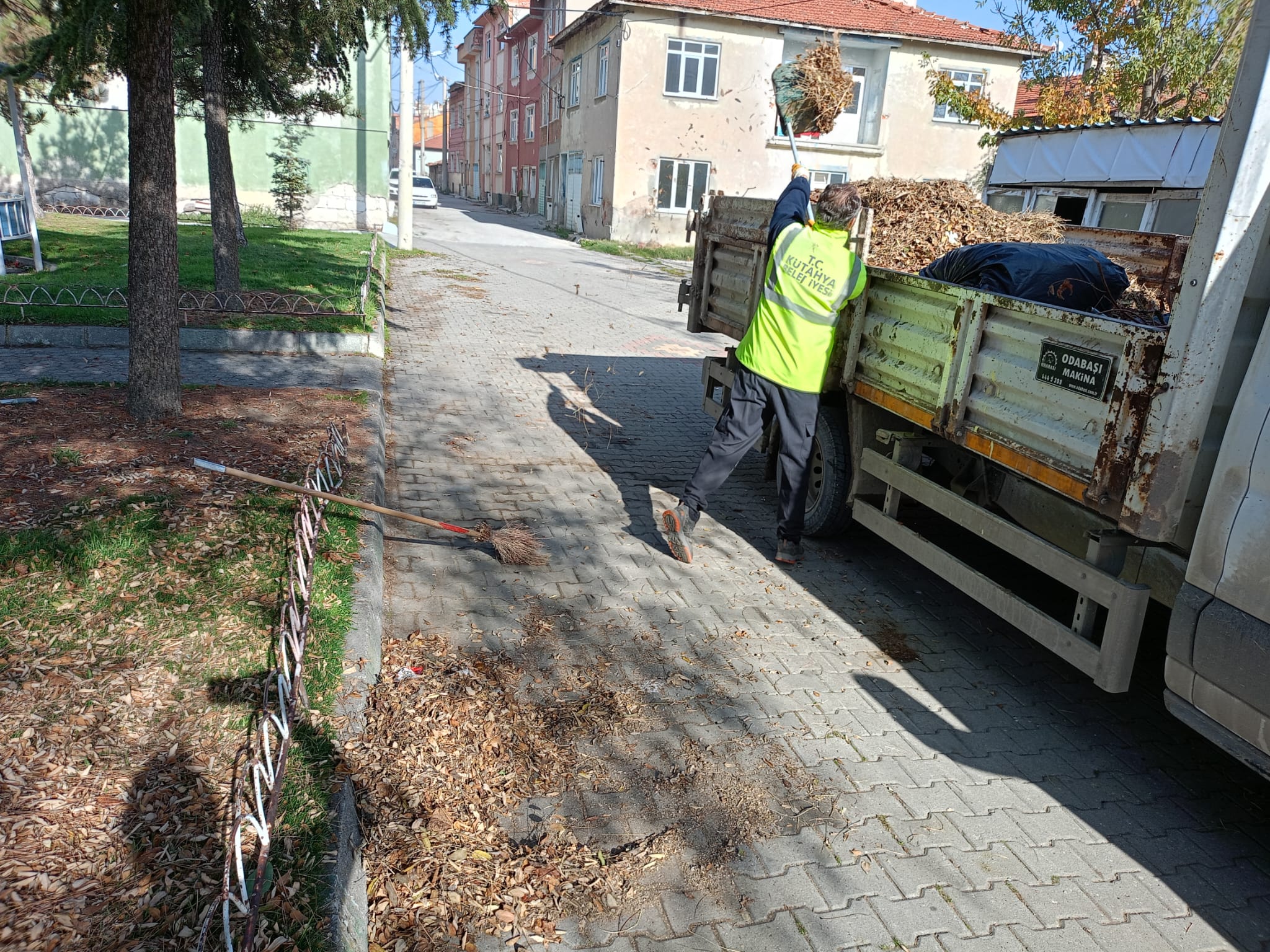 Kütahya’da Vefa Ve Çevresinde Kapsamlı Temizlik Çalışması (2)
