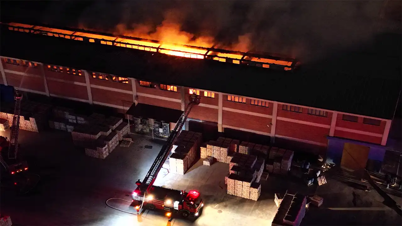 Manisa Turgutlu’da Granit Fabrikasında Yangın Paniği 1