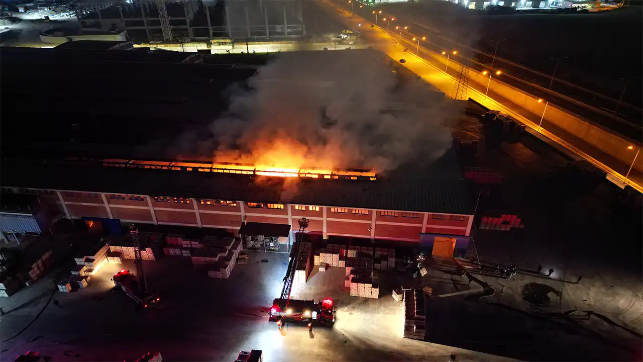 Manisa Turgutlu’da Granit Fabrikasında Yangın Paniği