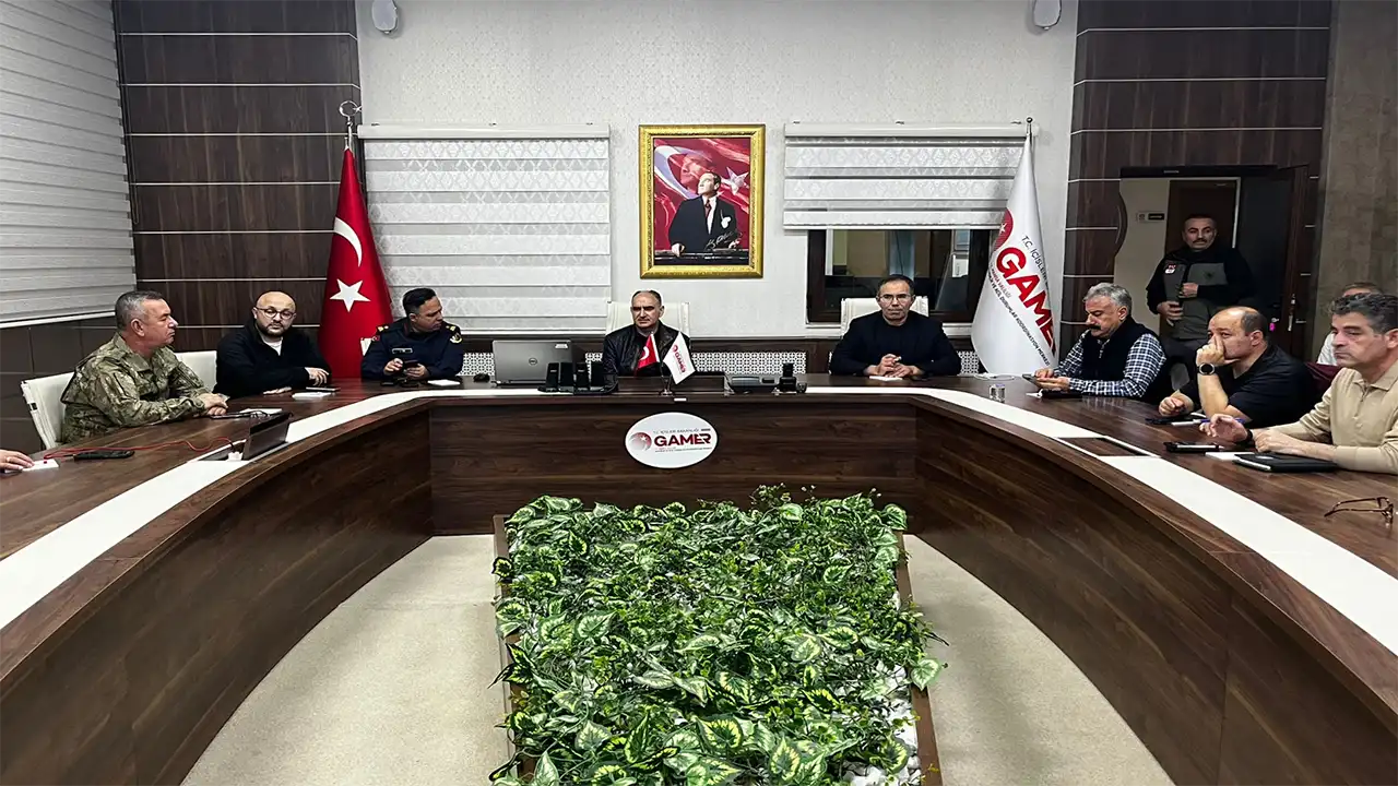 Manisa’da Sındırgı Depremi Sonrası Kriz Merkezi Faaliyete Geçti 1