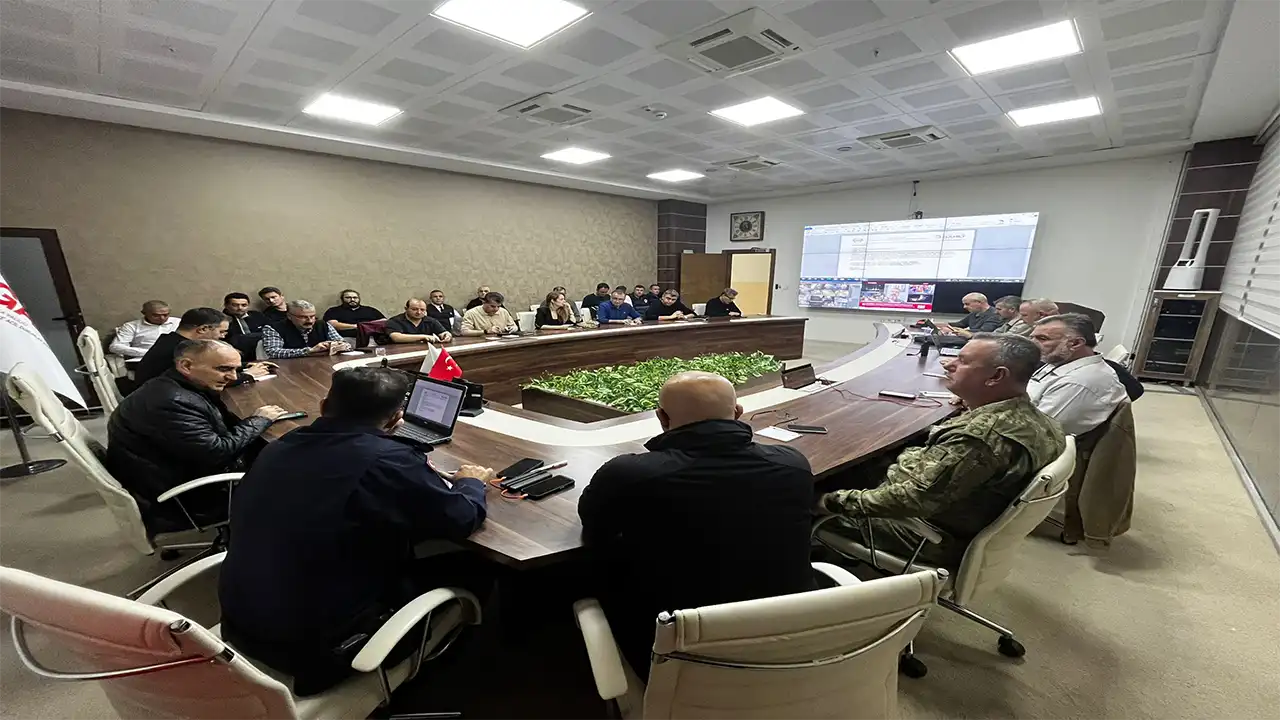 Manisa’da Sındırgı Depremi Sonrası Kriz Merkezi Faaliyete Geçti 2