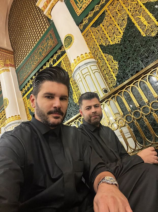 Oyuncu Tolgahan Sayışman’dan Kâbe Önünde Duygulandıran Paylaşım (2)