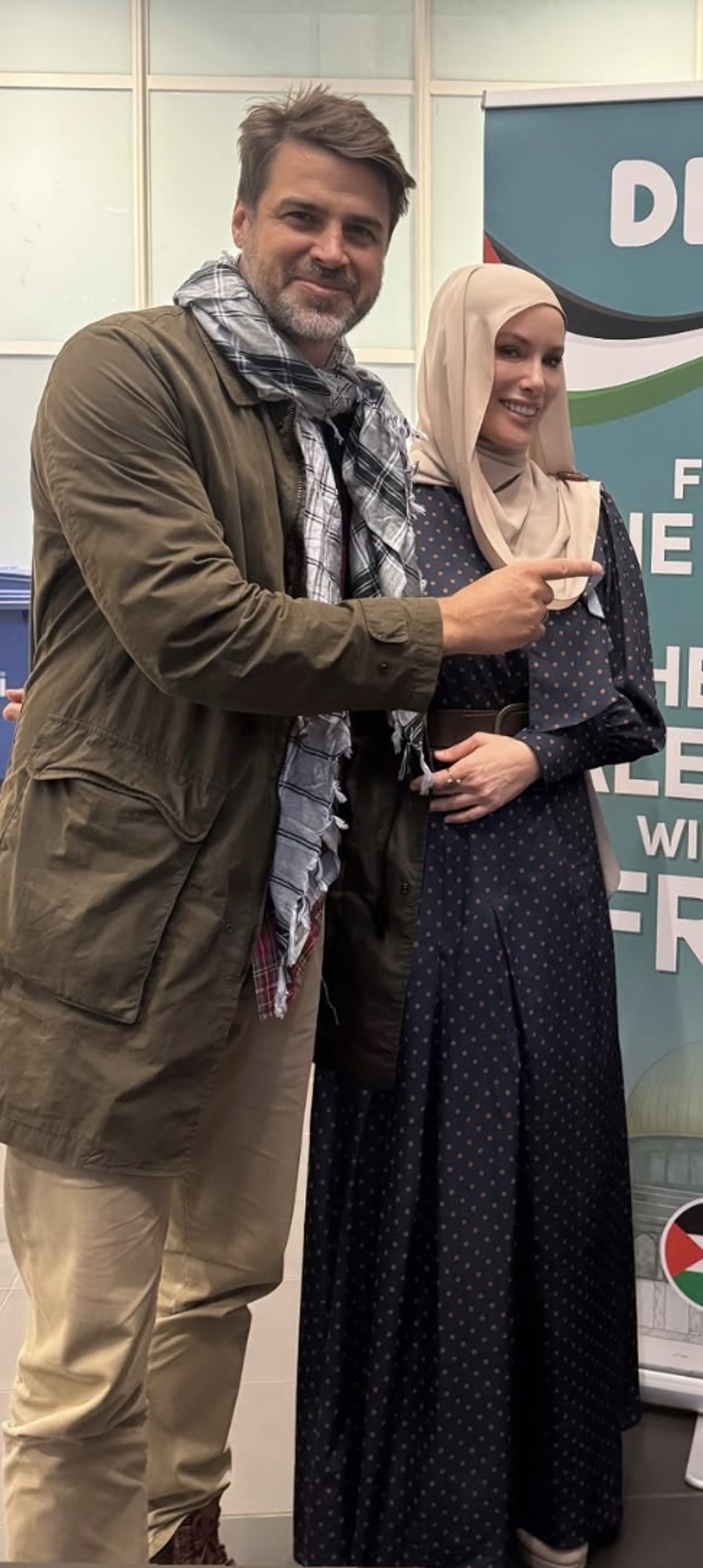 Oyunculuğu Bırakıp Yardım Gönüllüsü Olmuştu Gamze Özçelik’ten Eşiyle Yeni Paylaşım-1