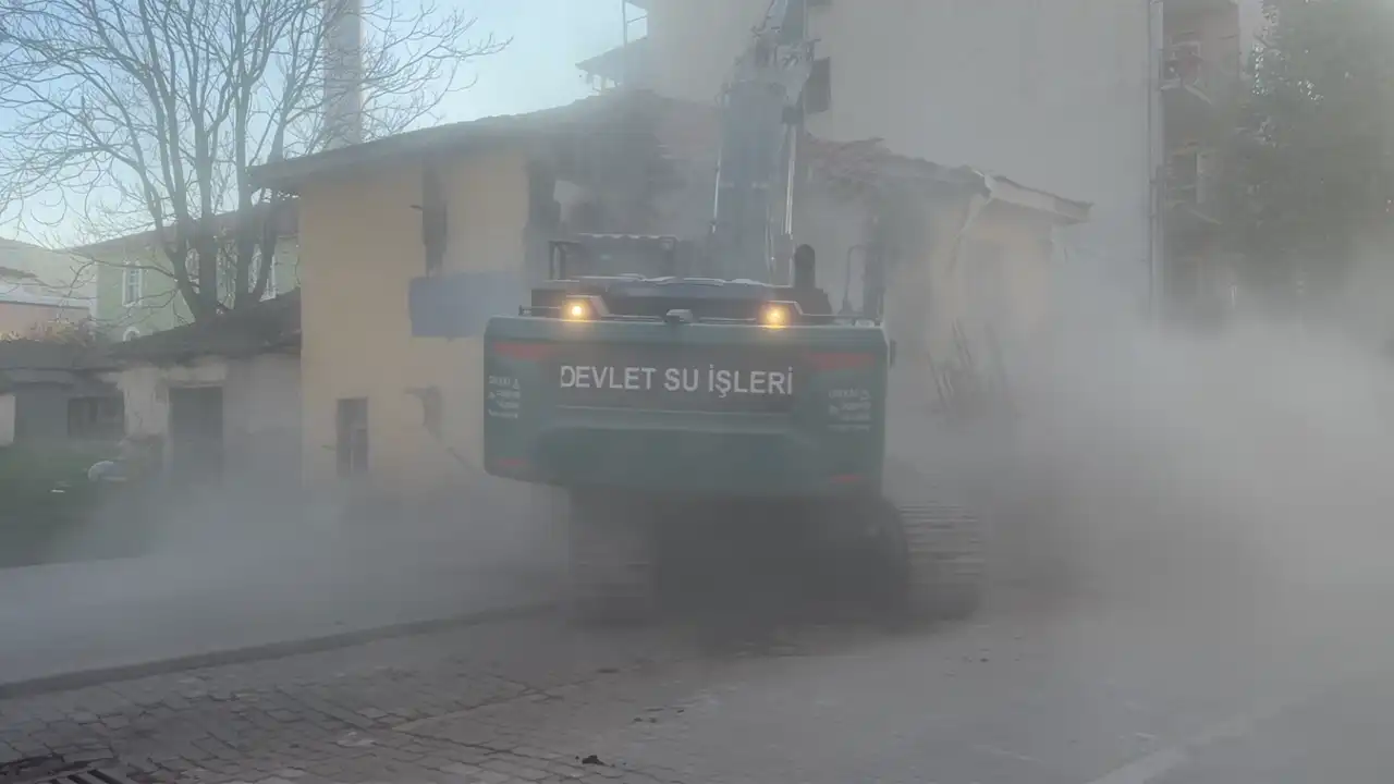 Sındırgı’da Deprem Sonrası Enkaz Kaldırma Tamamlandı2