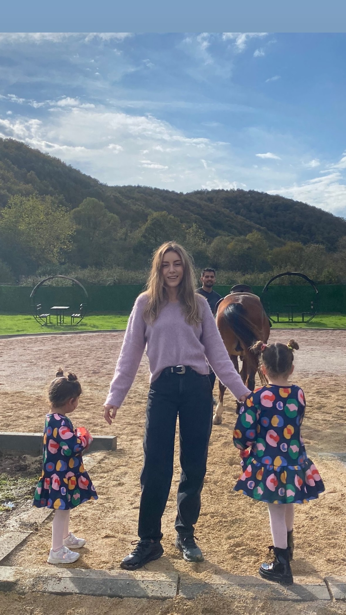 Sinem Kobal'ın Kızları İle Paylaşımı “Doğanın İçinde Huzur” (1)