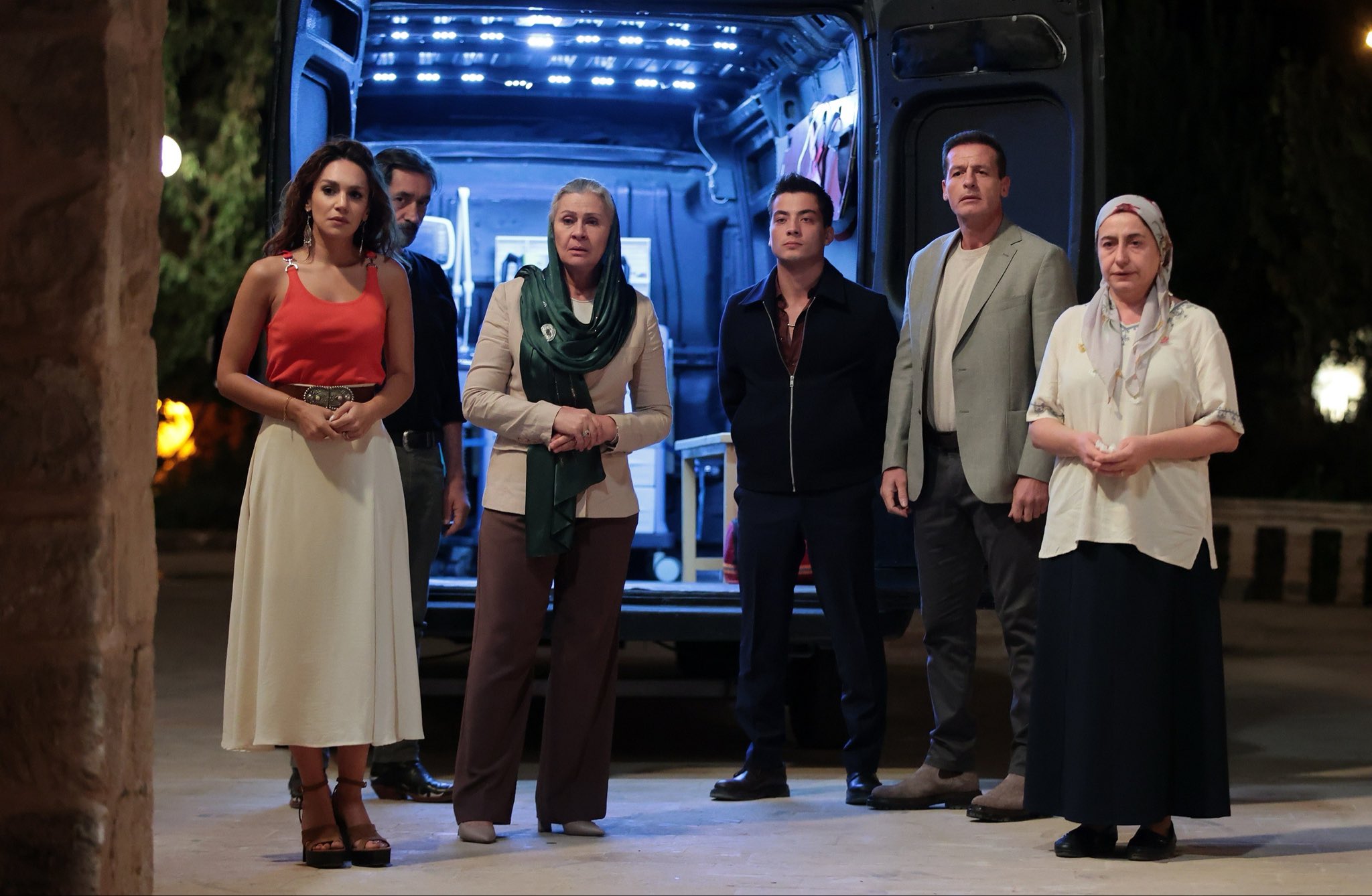 Uzak Şehir 35. Bölüm Cihan Ve Alya Arasındaki Fırtına Dinmiyor (8)