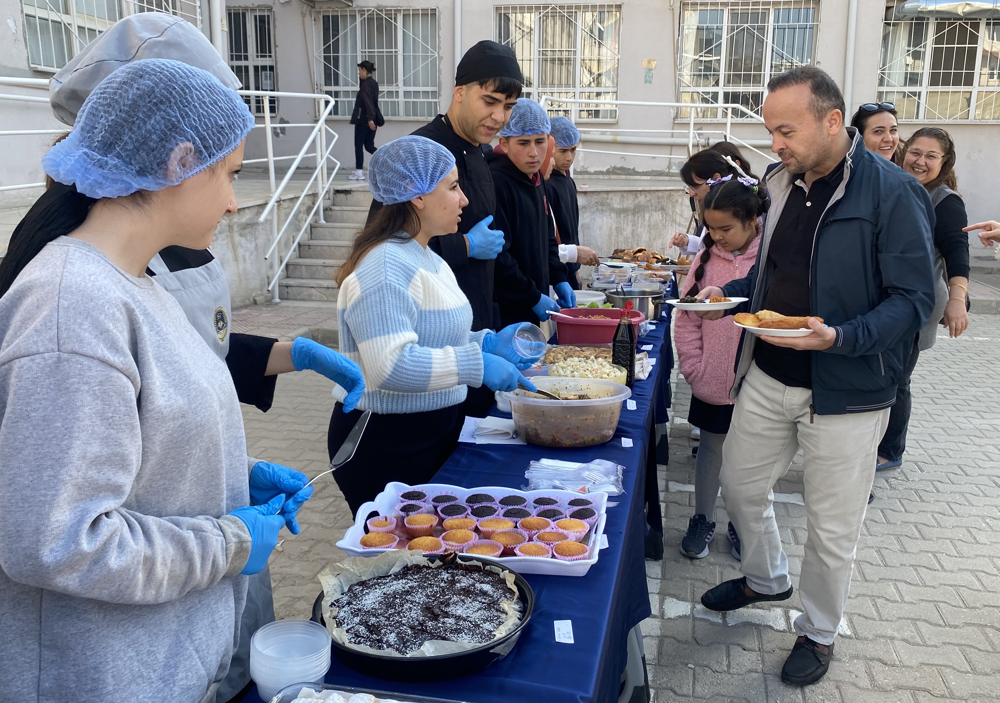 Manisa’da öğrencilerden Gazze halkı için anlamlı kermes-2