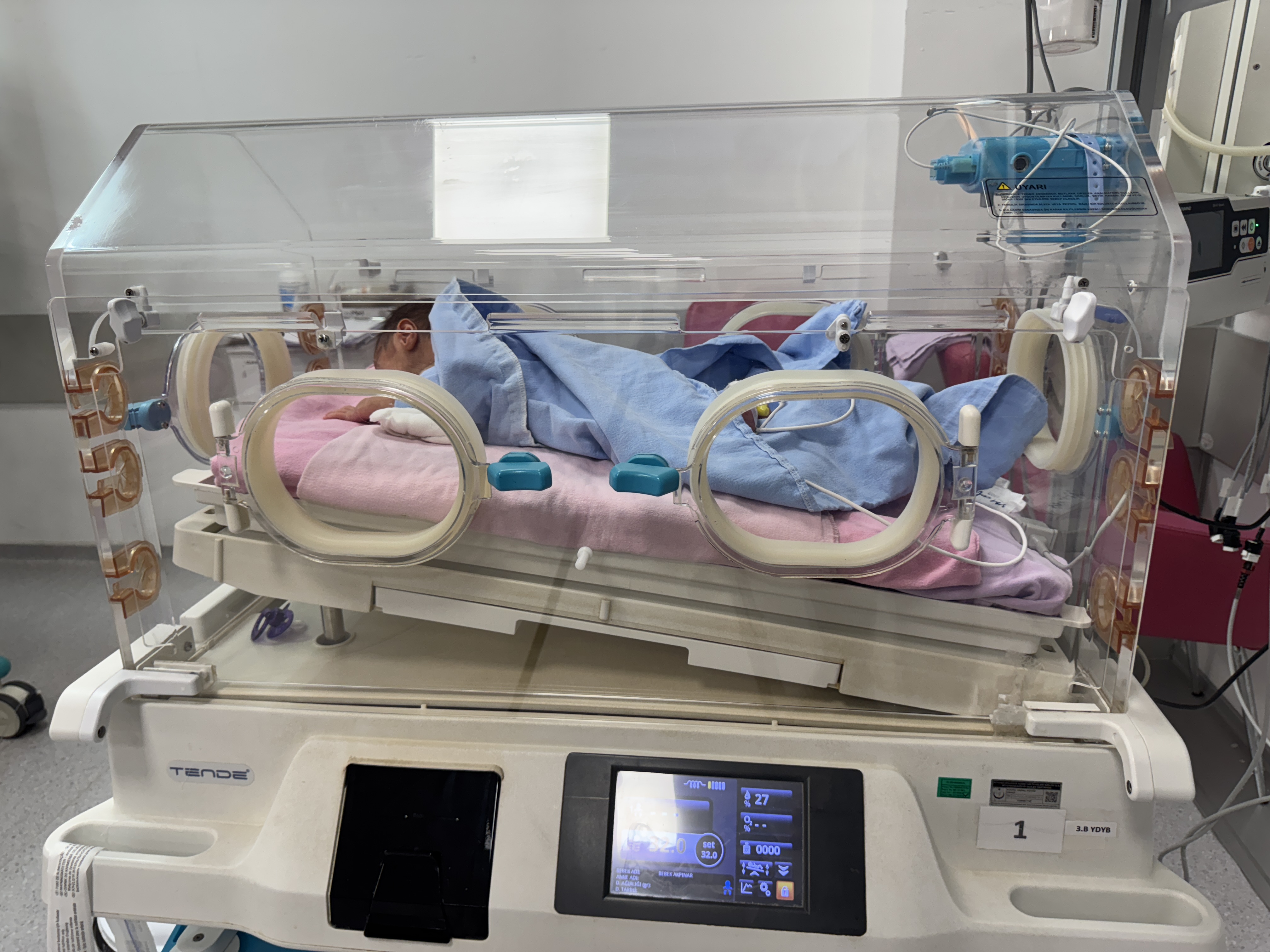 Prematüre bebekler anne şefkatiyle yaşama tutunuyor-2