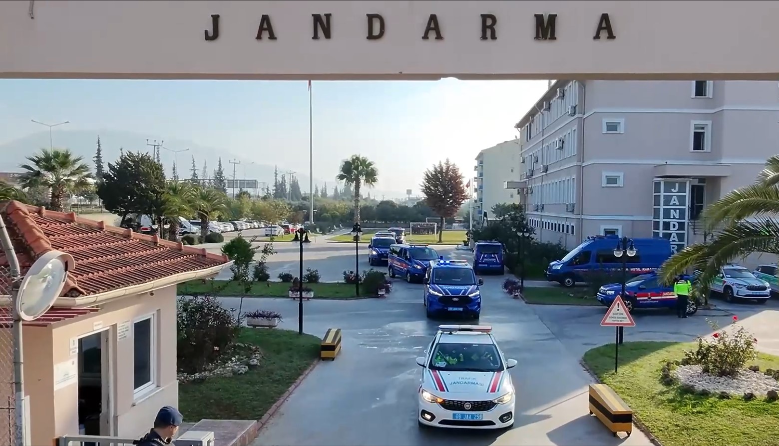 Aydın Merkezli 7 Ilde Sahte Borsa Yatırım Uygulamalarıyla Milyonlarca Lira Dolandırdıkları Iddiasıyla Gözaltına Alınan 13 Zanlıdan 12’Si Tutuklandı. 1