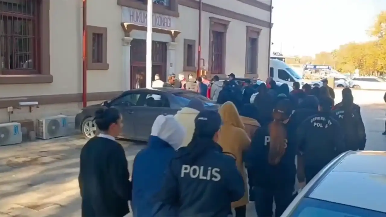 Balıkesir Merkezli Dolandırıcılık Operasyonunda 27 Tutuklama3