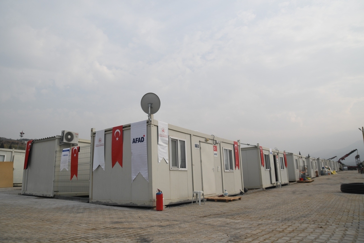 Balıkesir Sındırgı’da Depremzedeler Tomruk Geçici Yaşam Merkezi’ne Yerleştiriliyor2