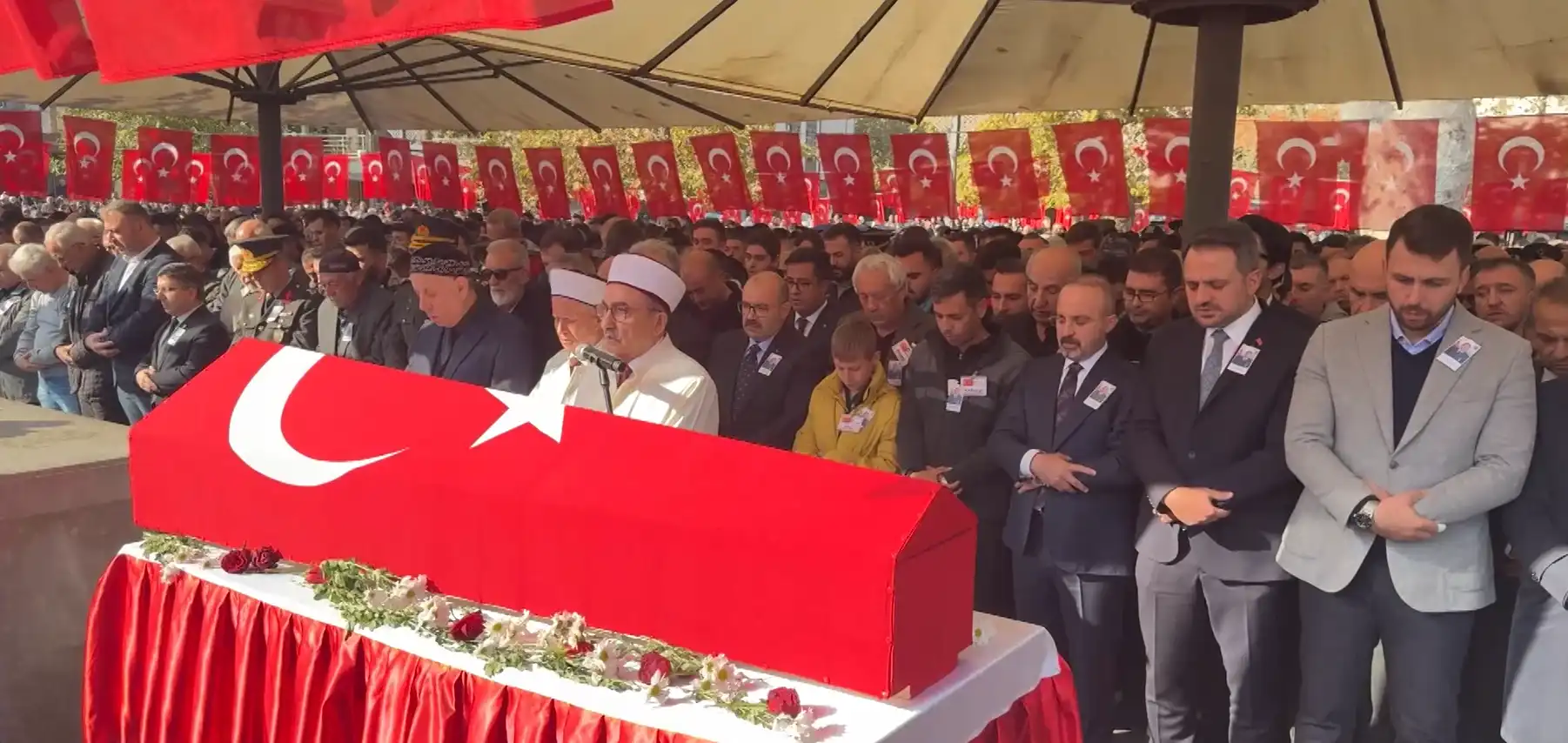 Balıkesir’de Şehit Hava Ulaştırma Uzman Çavuş Emre Sayın Toprağa Verildi2-1