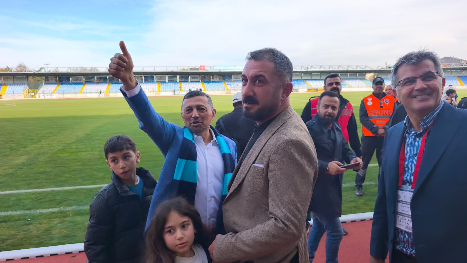 MHP’li Erbaş’tan Kütahyaspor’a otobüs desteği-1