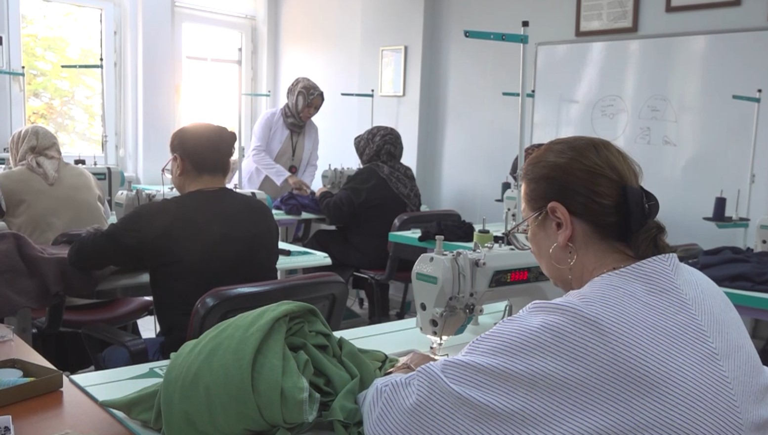 Bilecik’te Kadınlar Dikiş Atölyesiyle Gelir Elde Ediyo 1R