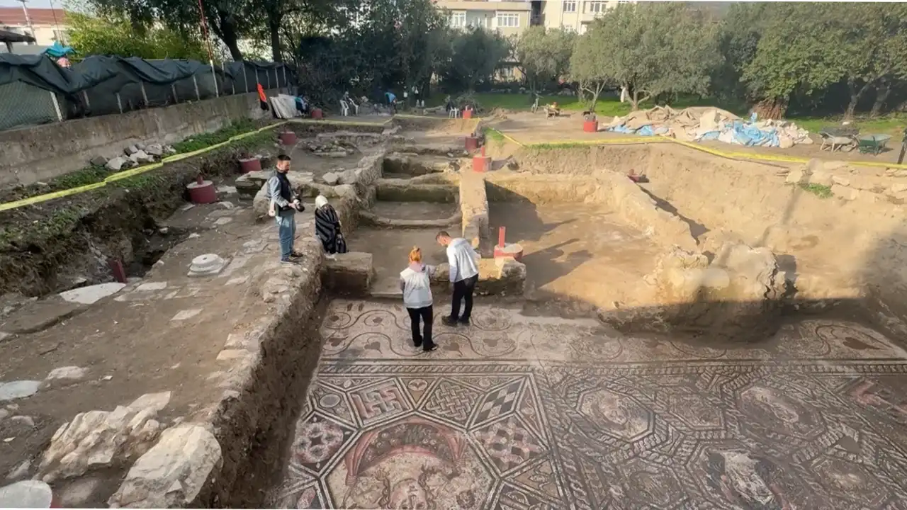 Bursa İznik’te 3. Yüzyıla Ait Mozaik Gün Yüzüne Çıkarılıyor2