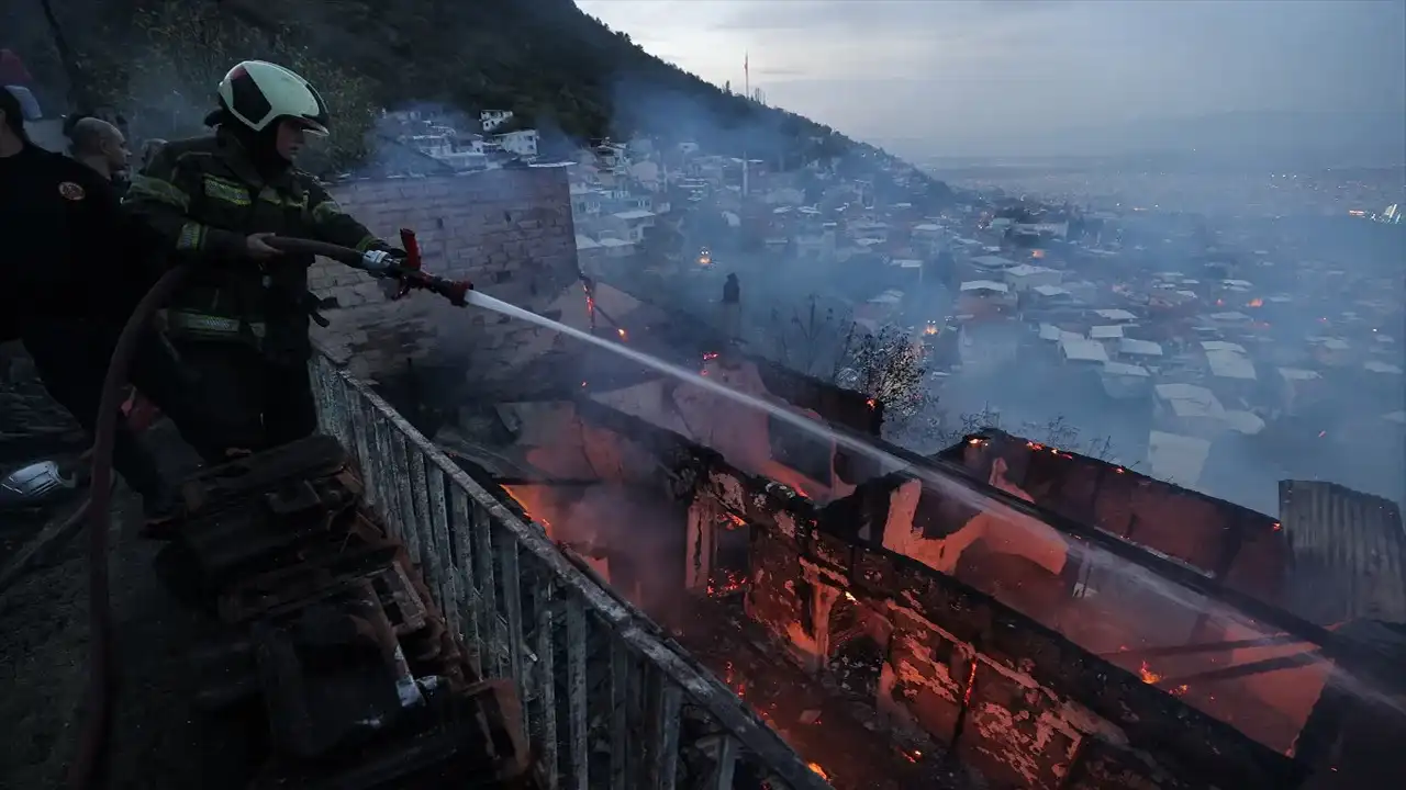 Bursa’da Çıkan Yangında 1 Kişinin Cansız Bedeni Bulundu