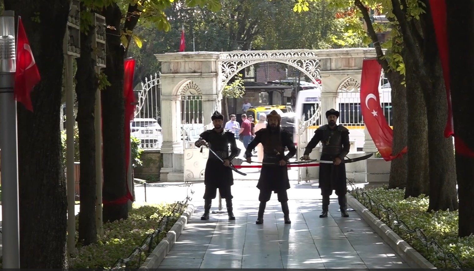 Bursa’da Osman Gazi Türbesi’nde Onurlu Nöbet Sürüyor