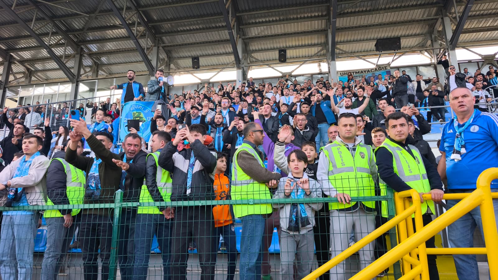 MHP’li Erbaş’tan Kütahyaspor’a otobüs desteği-3