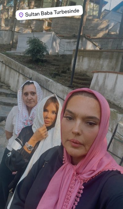 Demet Akalın'ın Türbe Ziyareti Gündem Oldu!