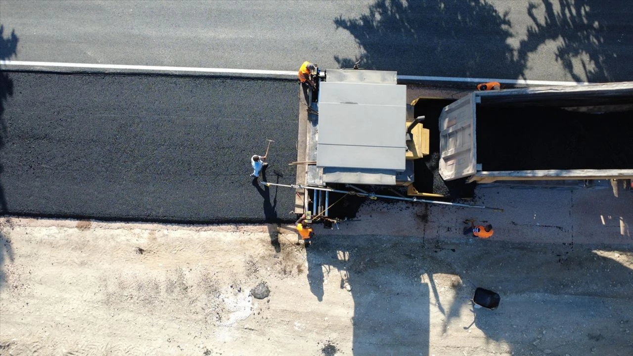 Demirci’de Sıcak Asfalt Çalışmaları Başladı