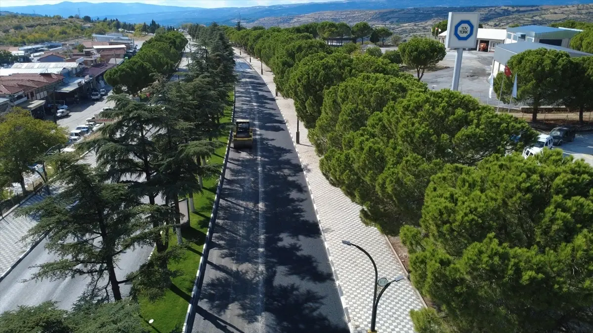 Demirci’de Sıcak Asfalt Çalışmaları Başladı2