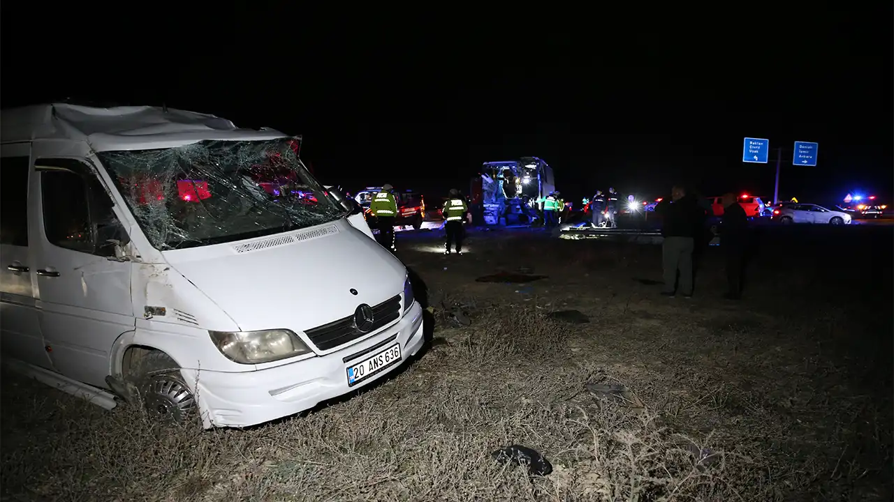 Denizli’de Otobüs Kazasında 1 Kişi Hayatını Kaybetti 1
