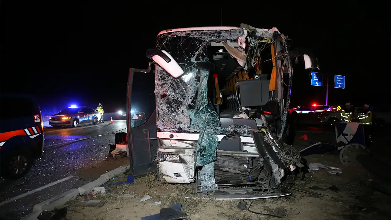 Denizli’de Otobüs Kazasında 1 Kişi Hayatını Kaybetti 3