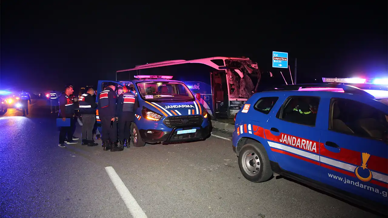 Denizli’de Otobüs Kazasında 1 Kişi Hayatını Kaybetti 4