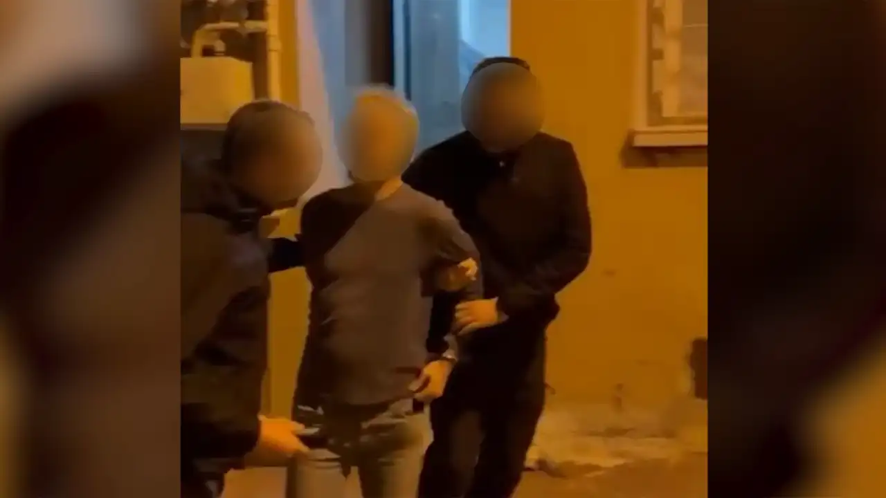 Eskişehir’de Aranan Hükümlü Çatıda Saklanırken Yakalandı3