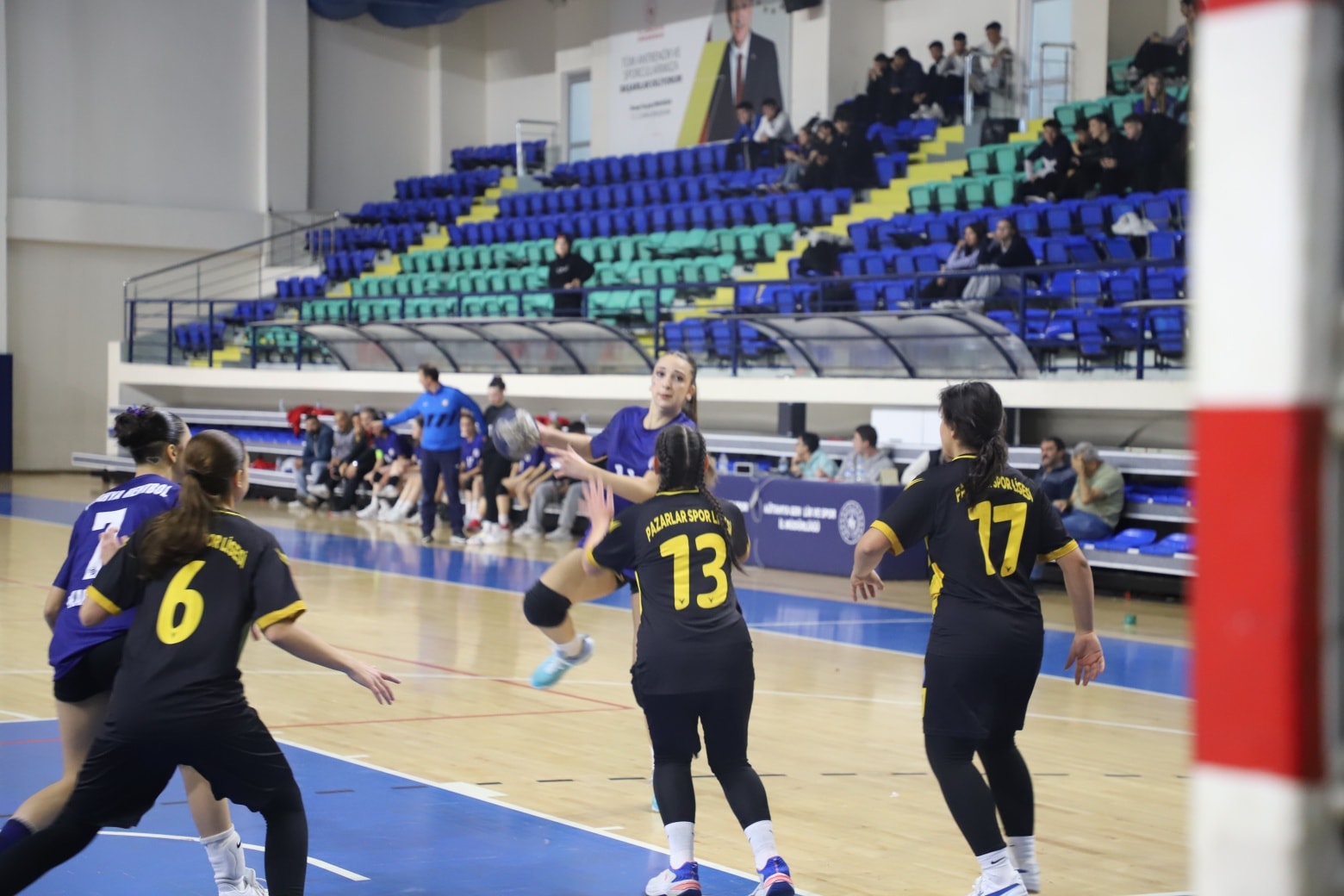 Genç Kızlar Hentbol Müsabakaları Kütahya'da Tamamlandı