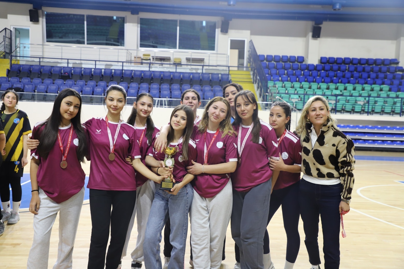 Genç Kızlar Hentbol Müsabakaları Kütahya'da Tamamlandı6