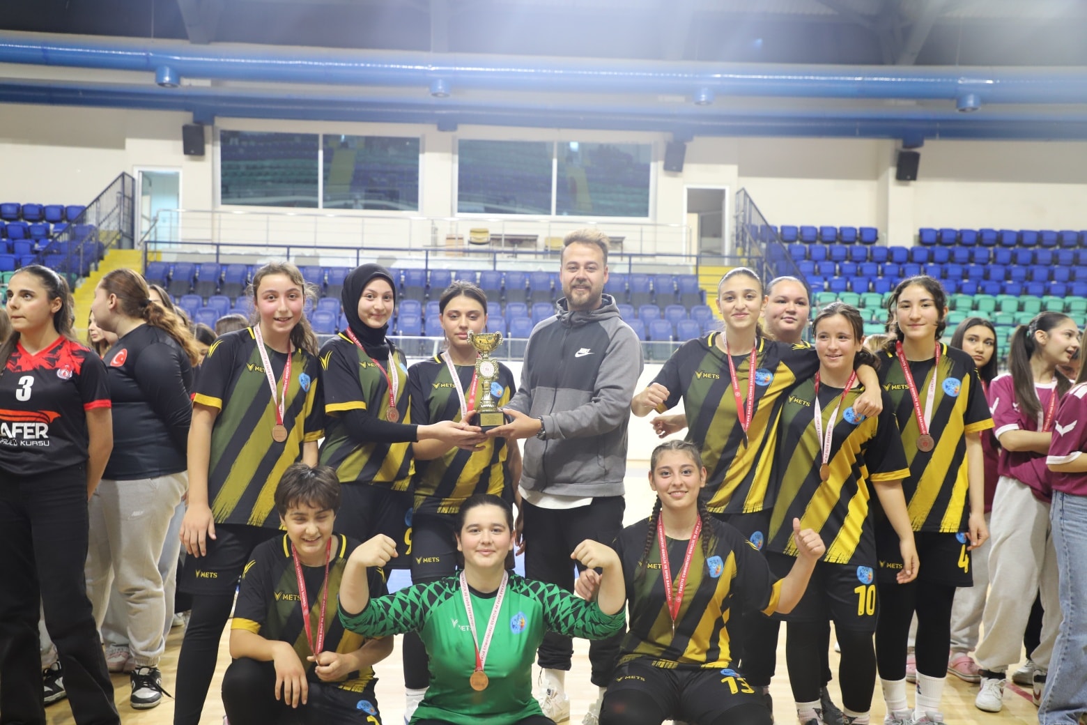 Genç Kızlar Hentbol Müsabakaları Kütahya'da Tamamlandı7