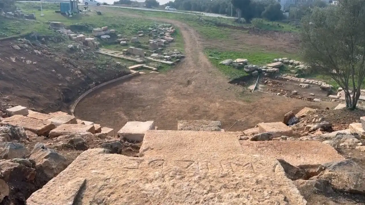 Gölyazı Antik Tiyatrosunda Seyirci Basamakları Orijinal Yerine Yerleştiriliyor3