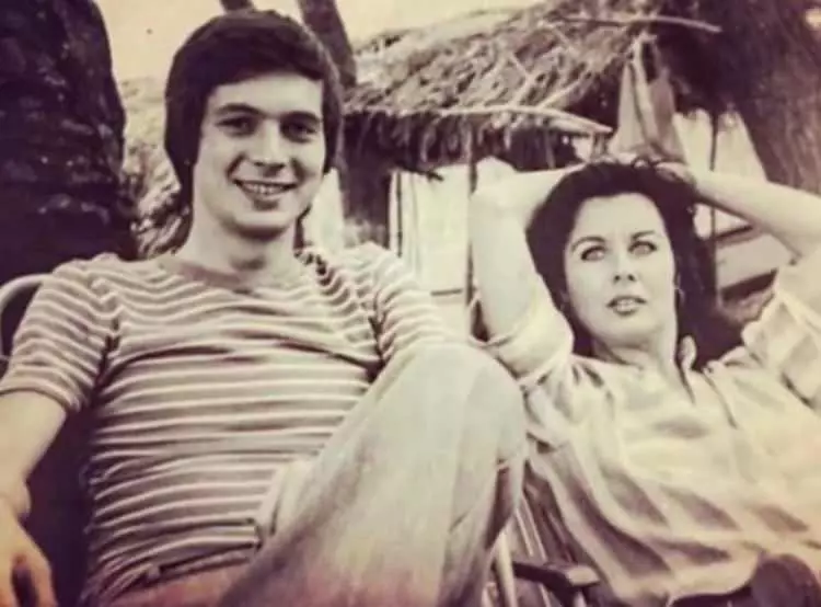 Hababam Sınıfı'nın 'Çalışkan Ahmet'i' Bakın Kiminle Evliymiş!.Jpg