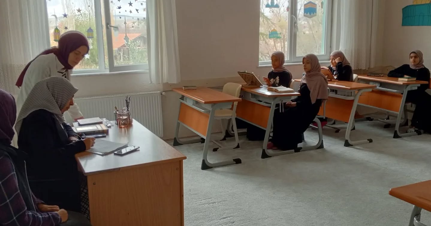 İl Müftü Yardımcısı Parmakkören Lâlezar Hafızlık Kursunu Ziyaret Etti