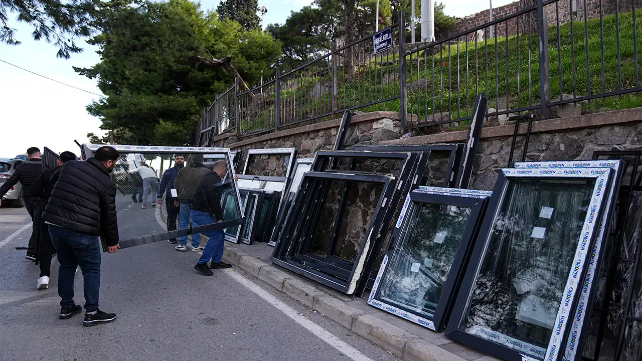 İzmir Konak’ta Taziyeevinin Yıkımı Mahalleliyi Gerdi 3