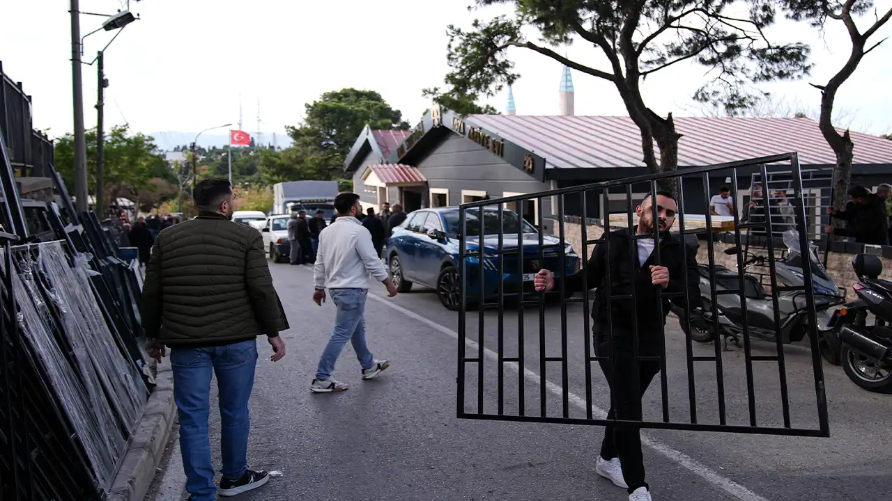 İzmir Konak’ta Taziyeevinin Yıkımı Mahalleliyi Gerdi 4