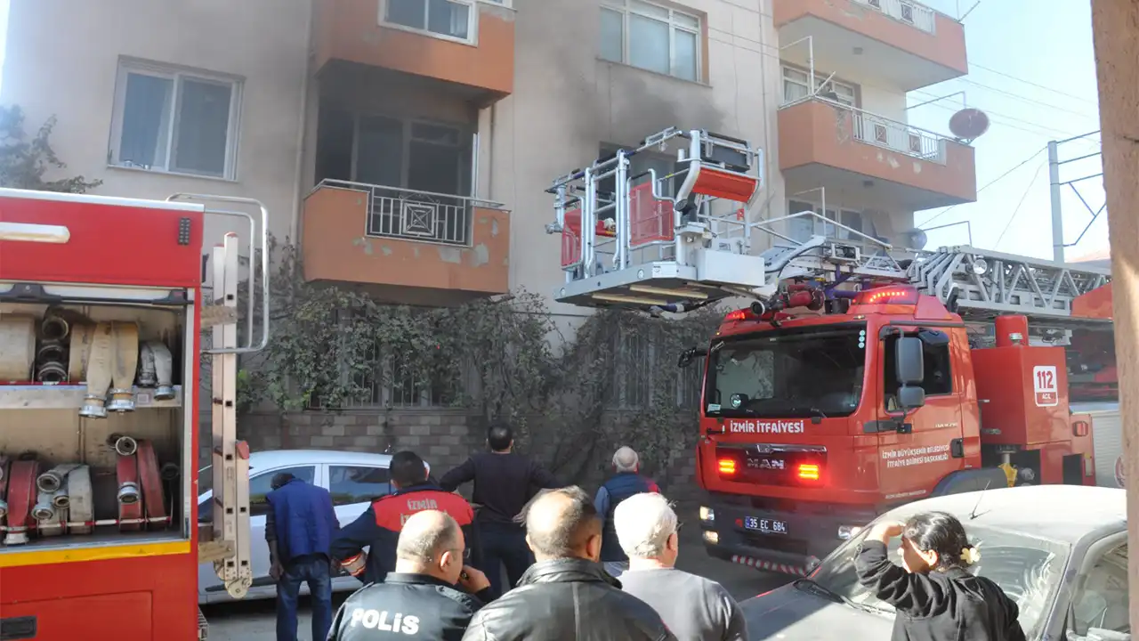 İzmir’de Evde Çıkan Yangın Kısa Sürede Söndürüldü 1
